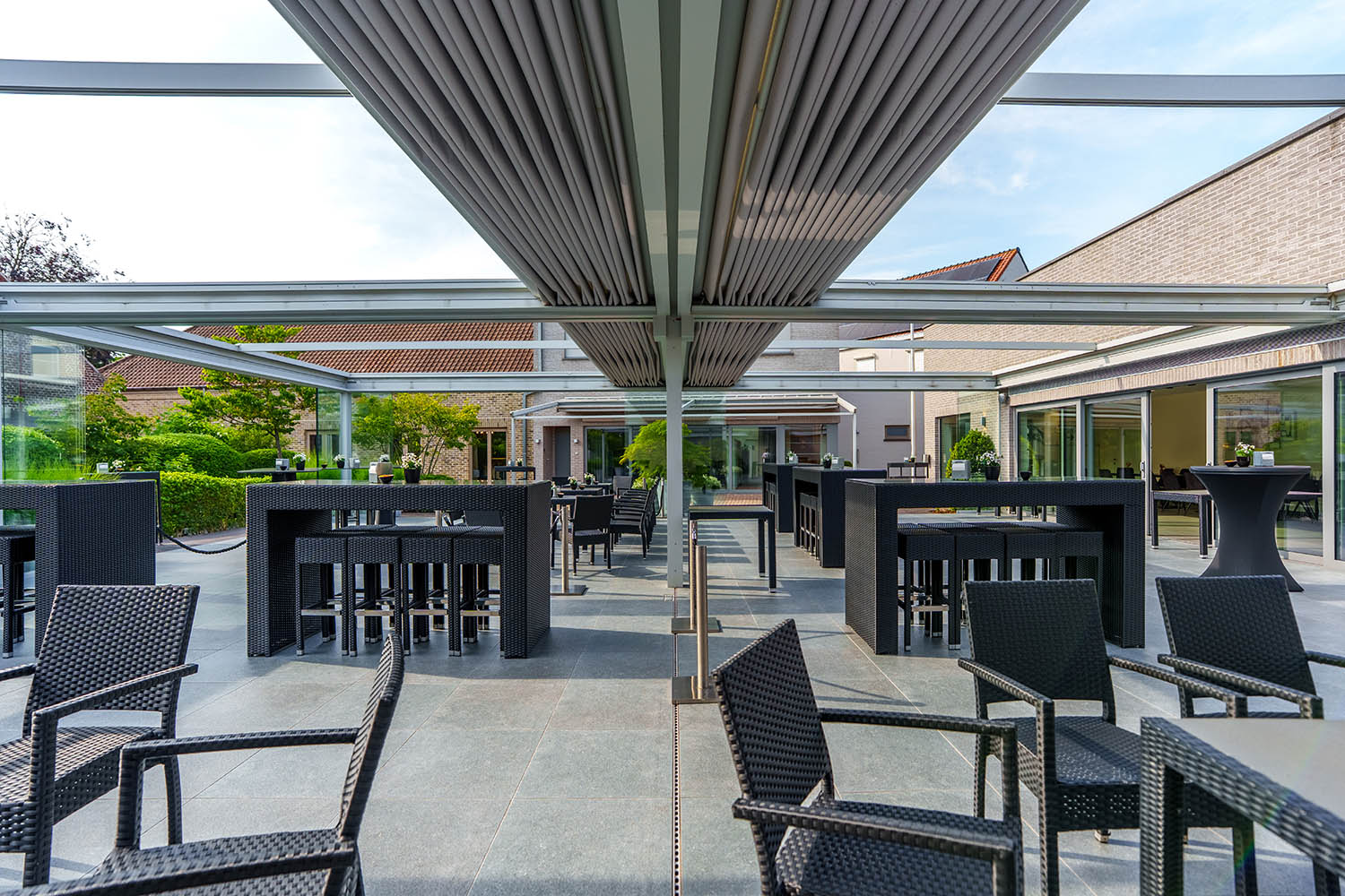 Overdekt zomerterras van Feestzaal De Kroon